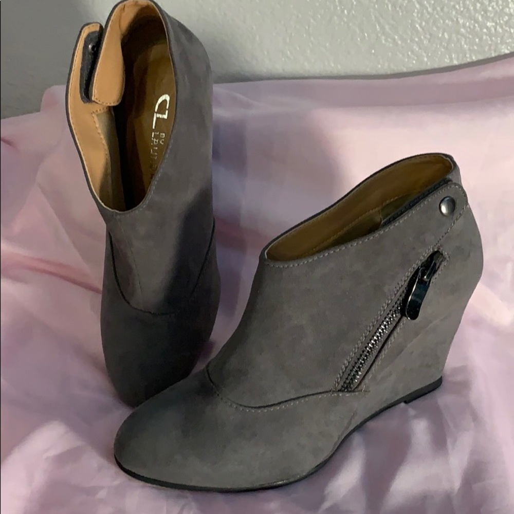 CL LAUNDRY BRAND NEW SIZE 6 BEAUTIFUL HEELS